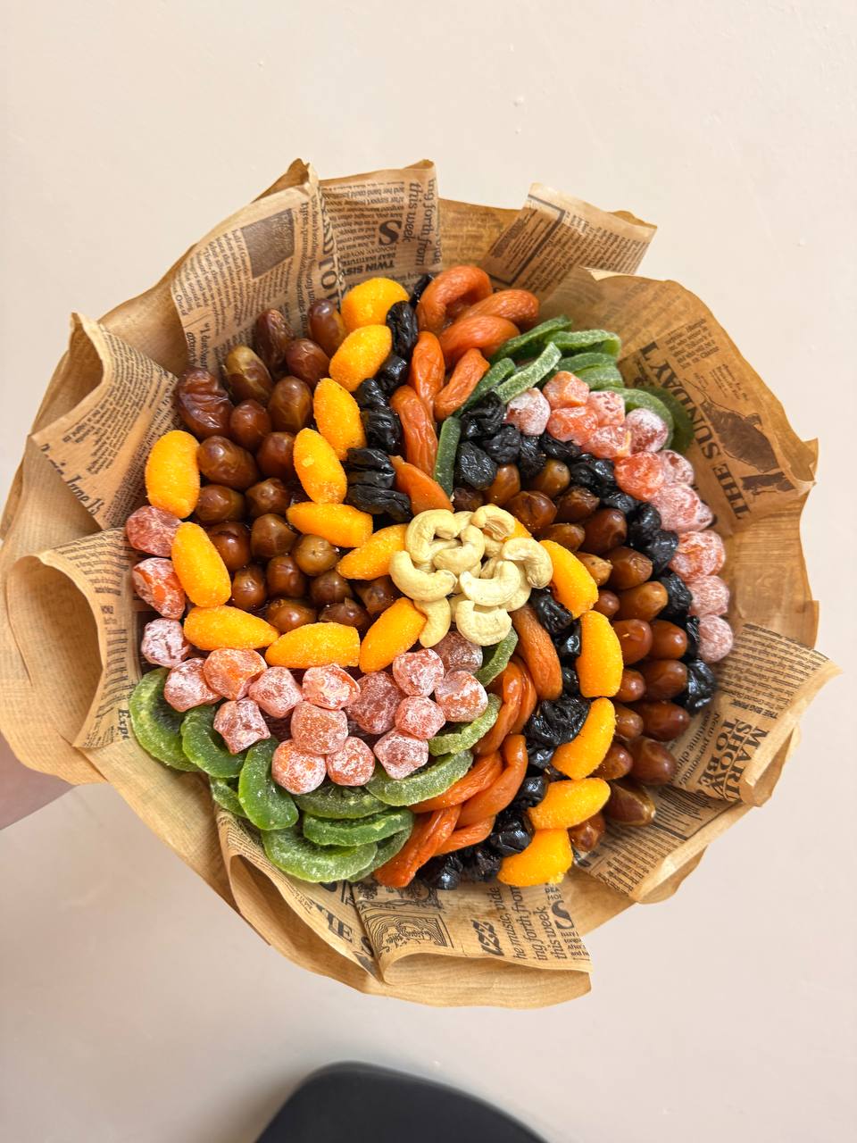 Cutie cadou Ladicara Box cu fructe uscate și trandafiri din mango